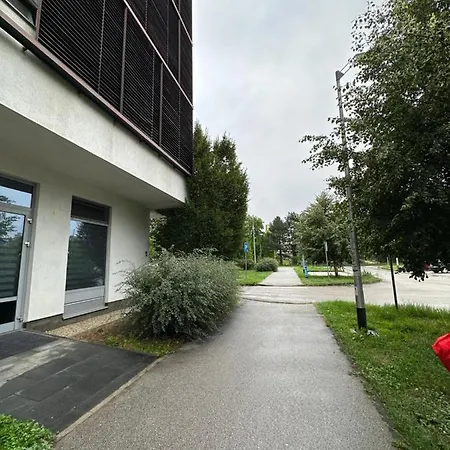 Appartamento Laniste - Prelijep Stan, Balkon, Wifi + Besplatan Parking Zagabria Esterno foto
