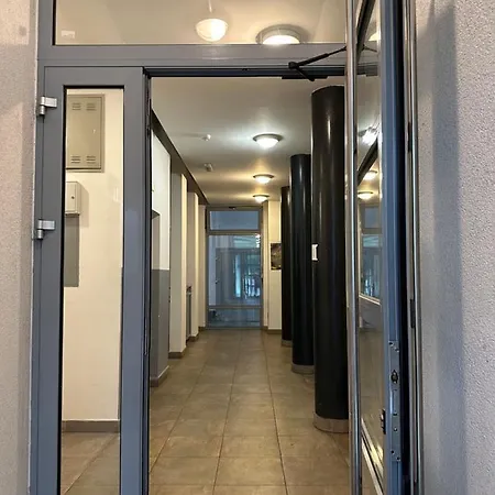 Appartamento Laniste - Prelijep Stan, Balkon, Wifi + Besplatan Parking Zagabria Esterno foto