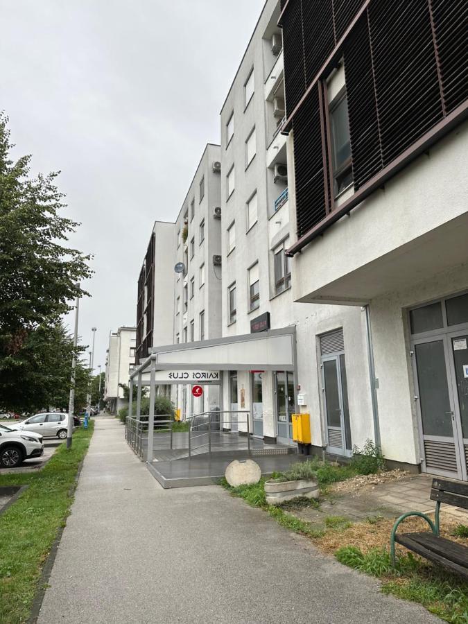 Laniste - Prelijep Stan, Balkon, Wifi + Besplatan Parking * Zagabria