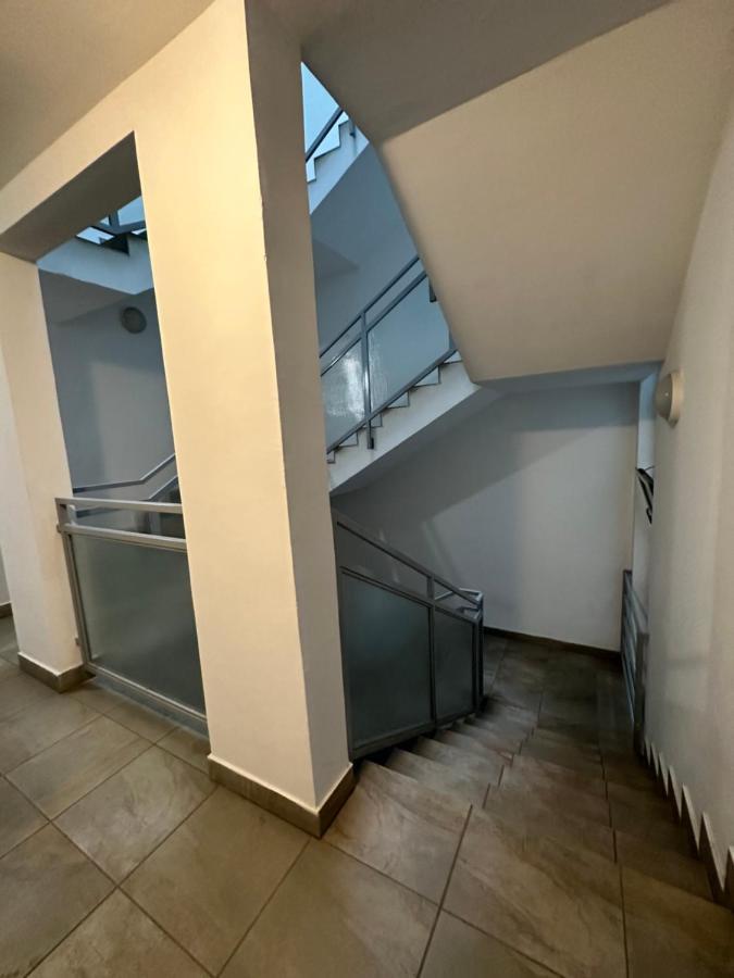 Laniste - Prelijep Stan, Balkon, Wifi + Besplatan Parking Zagabria