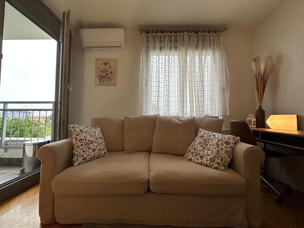 Laniste - Prelijep Stan, Balkon, Wifi + Besplatan Parking *